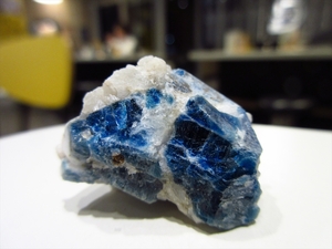 外国産鉱物標本　アフガニスタン産　ゴナルダイトPsmアウィン(ゴナルド沸石[藍方石仮晶])