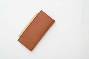 yuruku (ユルク) | Wood Plate Folder Long Wallet (brown) | 財布 カウレザーウォレット【送料無料 シンプル 国産 】