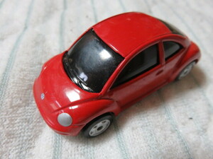 Maisto マイスト MAISTO ミニカー VOLKSWAGEN NEW BEETLE レッド