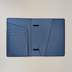 PUレザー製 パスポートカバー（青）◇パスポートや搭乗券収納に便利なコンパクトなカバー