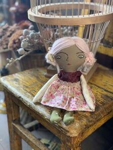 ハンドメイドドール　ピンクな女の子　手作り人形　ドール　人形　アンティーク