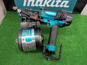 中古品 makita マキタ 90mm 高圧 エア 釘打機 AN933HM 青