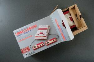 美品・ニンテンドークラシックミニ ファミリーコンピュータ ＆専用ＡＣアダプター、専用ケース付き（HDMI欠品）