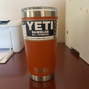 イエティ 真空断熱 Tumbler Yeti 20oz タンブラー　水筒　クレイ　底のへこみあり