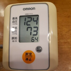 OMRON オムロン 自動電子血圧計　HEM-7111