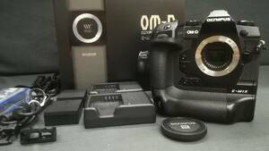 【美品♪】OLYMPUS オリンパス OM-D E-M1X ボディ 2037万画素 ミラーレス 一眼 カメラ