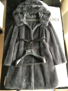 即決　FENDI　フェンディ　最高峰　2WAY フード付　ミンクファー毛皮コート（内側レザー張り　リバーシブル）42サイズ　グレー