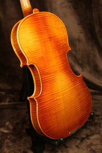 工房製　バイオリン　アンティークフィニッシュ　裏板一枚　カーボン弓　付属　セット