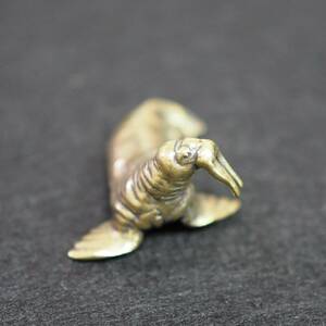 真鍮　セイウチ　アシカ　アザラシ　ブラス　金運　brass 置物　アクセサリー　フィギュア　文鎮　商売繁盛　風水