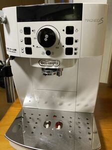コーヒーメーカー　デロンギ　マグニフィカS ECAM22112W