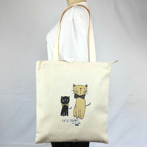 ★個性的な猫イラストが目を引くトートバッグ-おしゃれなアクセントに ネコ柄 ねこ2匹 コットン ファスナー付 白地 軽量 レディス BA31