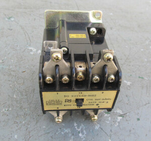 キトー　☆コンタクター　電磁接触器　E2YS020-96052　未使用品（ME200219-11）