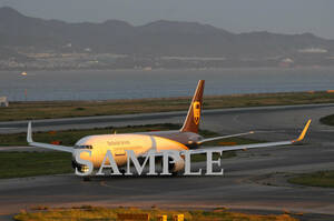 D【航空機写真】Ｌ版５枚　UPS航空　B767-34AF　貨物機　関西空港