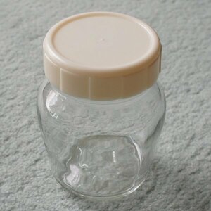 プラスチック蓋付きガラス瓶