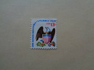 アメリカ切手　1975年　 Bald Eagle (Haliaeetus leucocephalus), Shield　白頭ワシ　　13c
