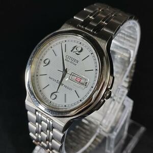 美品【稼働品】CITIZEN　シチズン E100　ホワイト　シルバー　ソーラー