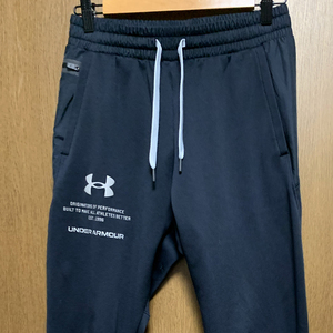 M/D UNDER ARMOUR LOOSE｜アンダーアーマ ブラック ロング ボトム ルーズ ジャージ