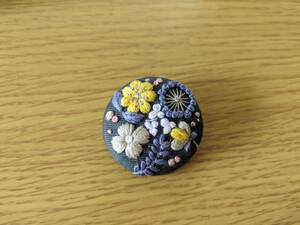 お花　刺繍ブローチ