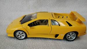 （美品）ブラーゴ ランボルギーニ ディアブロ Lamborghini Diablo 黄色 1/18 1990年型 ダイキャ ビンテージ物 イタリア製 磨き済み大迫力