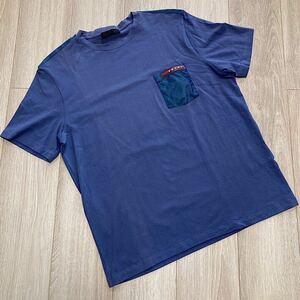 【極美品】プラダ PRADA Tシャツ 半袖 現行品 ブランドロゴ 青色 ブルー ラバーロゴ ポケット ナイロン
