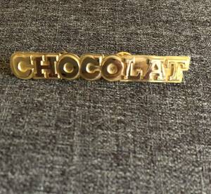 オールドスクールぽい　chocolat ショコラ　ピンバッジ　ゴールド