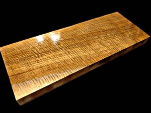 希少レア　マスターグレード　クラロウォルナット　エレキギタートップ材　乾燥材　約23cm×60cm×5.0cm　PRS 縮杢 木材 キルトメイプル