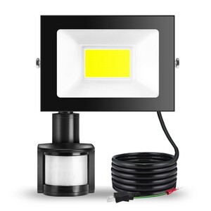 送料込 1台 30W 300W相当 LED 投光器 センサーライト 人感センサー 防犯ライト コンセント式 昼光色 6000K IP65防水 85-120V 広角 KNL-30