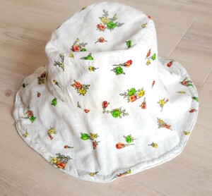 コットン　リバーシブル花柄プリント帽子