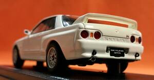 京商1/43 日産スカイラインGT-R(BNR32) V-specⅡ クリスタルホワイト 【絶版品　極美品】