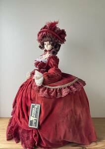 赤いドレスのフランス人形　ユニバースドール