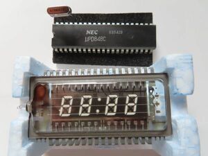 未使用新品 NEC 日本電気 時計IC uPD848C ＆ 蛍光表示管 VFD LD8164 ＆ 水晶発信子 セット （在庫２セット）