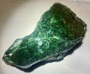 ミャンマー産天然本翡翠原石229g1面カット磨き済み［JADEITE］高品質^ ^綺麗^ ^