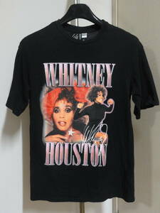 格安廃版レアモデル・H&M(エイチアンドエム)・黒系地・WHITNEY HOUSTON(ホイットニーヒューストン)カラープリント入り半袖Tシャツ S位