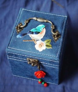 アクセサリーボックス 宝石箱 青い小鳥モチーフ デザイン 3段 スエード調 (ブルー) DJ2130