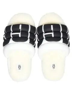 美品UGG　アグ　Maxi Slide Logo