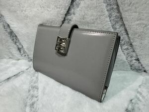 【美品】GIVENCHY ジバンシー ロゴ入 2つ折り レザー 財布 グレー×シルバー　1円スタート　即決あり　早い者勝ち　レディース　人気