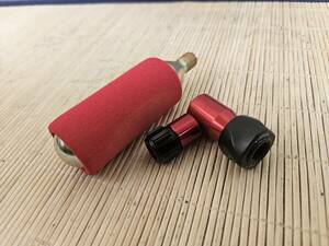 ■ 1円スタート売切り!! ■ メーカー不明 CO2インフレーター+ボンベ 空気入れ ロード クロスバイク 送料370円!! 同梱発送承中!!