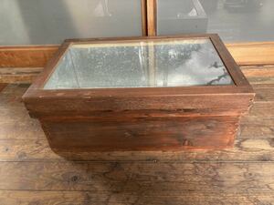古い ガラス蓋の木箱 ボックス ショーケース ビンテージ 昭和レトロ 駄菓子屋陳列ディスプレイケース 木製 収納 ガラスケース 古道具