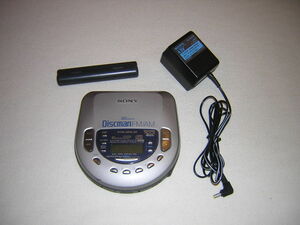 SONY ソニー Discman デスクマン　D-T405　AM/FM ラジオ　CD コンパクトプレーヤー　付属品あり　ジャンク品！ ウォークマン