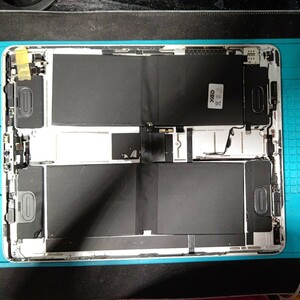 iPad Pro 12.9インチ第5世代 ジャンク品 パーツ取り