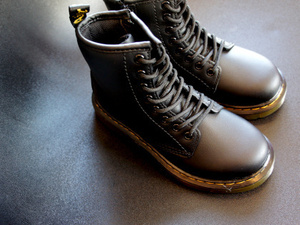 ● 20.0cm（UK1) ● ジュニア Dr.Martens ドクターマーチン 1460-J 8ホール 15382001 黒 イエローステッチ ブーツ プレゼント 新品 正規品