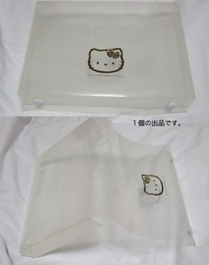 Hello Kittyクリアケース(27 x 19 x4cm)。