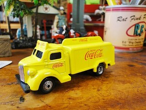 コカ・コーラ　ボトルトラック　ミニカー　1/87スケール　（1947年モデル/イエロー）　■　アメリカン雑貨　アメリカ雑貨　coke
