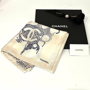 【77】美品 CHANEL シャネル スカーフ 大判 ロゴ 帽子 バッグ 柄 100％ シルク 箱あり　