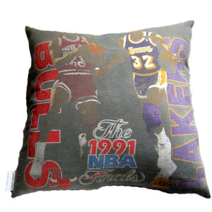 リメイク クッション(cushio) ビンテージ・NBA・アメカジTシャツ　ハンドメイド vintage ジョーダン（Jordan）