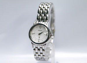 セイコー ルキア 1N01-0HR0 日本製 レディース 腕時計 動作品 中古品 SEIKO 4Pダイヤ
