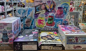 仮面ライダーエグゼ　DXゴッドマキシマムマイティXガシャット　仮面ライダージオウフィギュアDXスタンプ　仮面ライダーリバイス