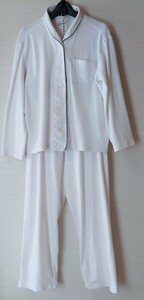 無印良品　白いパジャマ　綿100% サイズＬ 送料520円〜