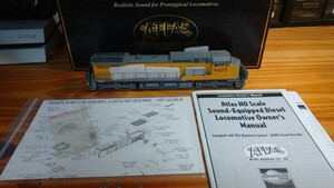 ATLAS DCC DASH8 40-CW UP