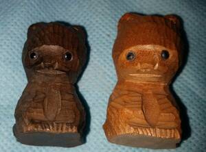 木製：木彫りの熊 熊ぼっこ 黒 ＆ 茶 民芸品工芸品 全高約4cm 置物 昭和 当時物 TAE/オクパナ 